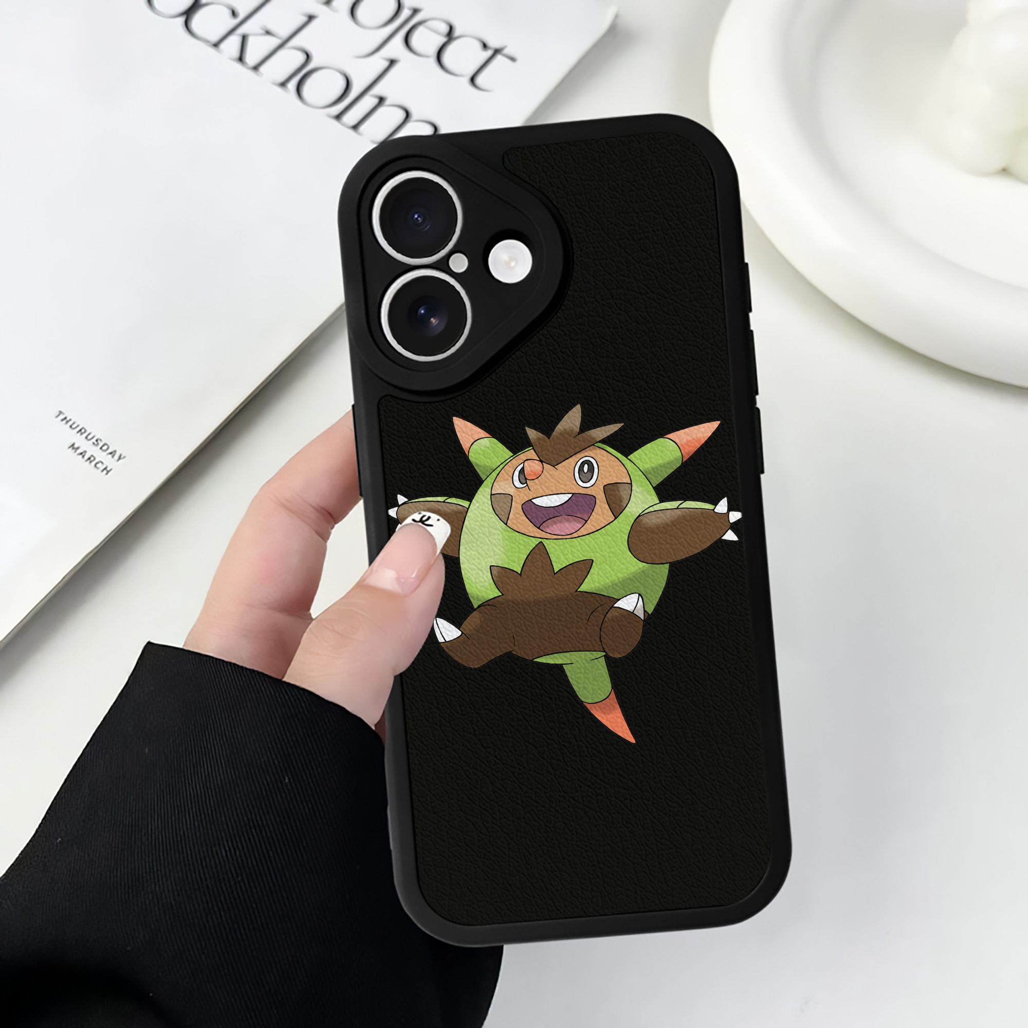 （画像用） ポケットモンスター Pokémon 【iPhone 16シリーズ対応】シリコンスマホケース（レザー調） 材質：シリコン